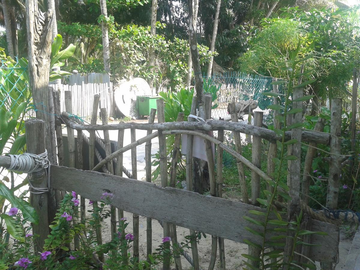 Pandan Beach Homestay Kampong Pandan Bagian luar foto
