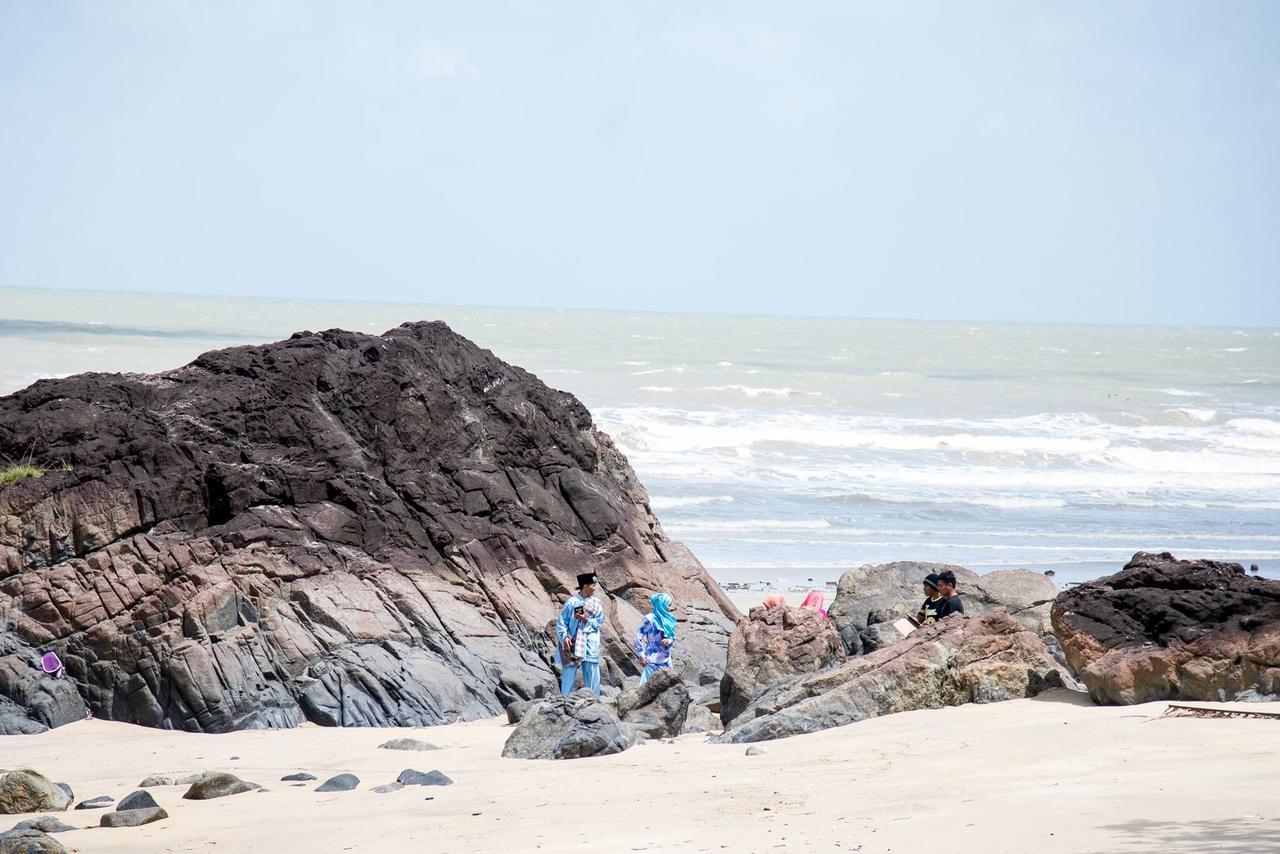 Pandan Beach Homestay Kampong Pandan Bagian luar foto